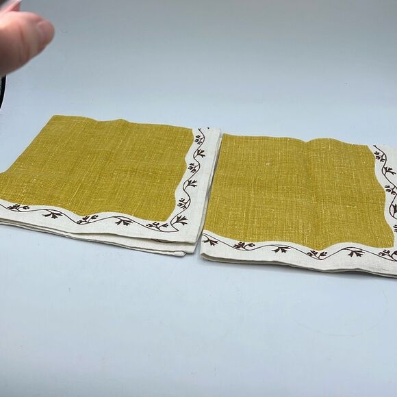 Set of 2 linen VTG leaf pattern mustard napkins. - Picture 2 of 7